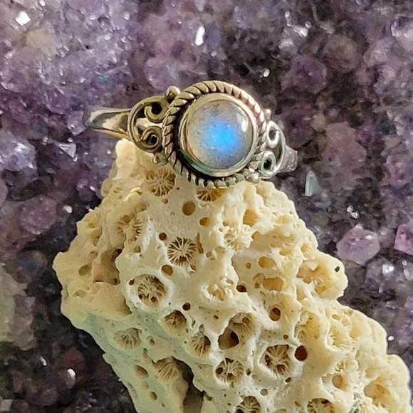 Sterling silver Moonstone ring with pretty designs on the band. - Picture 1 of 7